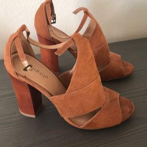 7.5 suede heels. Worn once.
